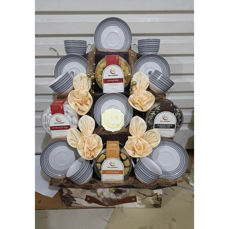 

parcel tea set tizenza/parcel keramik/parcel kue kering/parcel cookies/hampers lebaran/parcel pecah belah mix cookies 2025
