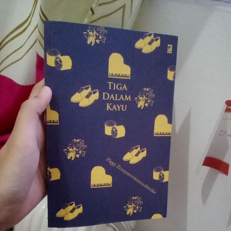 (preloved) NOVEL TIGA DALAM KAYU - ZIGGYZEZSYAZEOVIENNAZABRIZKIE