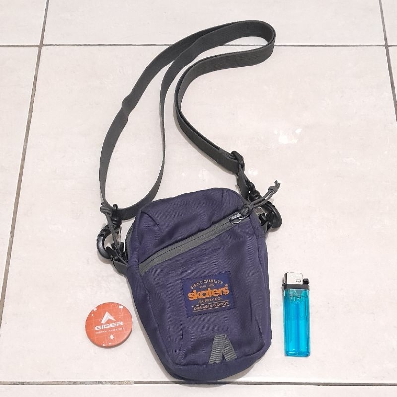 Tas HP handphone / tas slempang / sling bag skaters original. Minus seleting rusak. Murah. free pin 