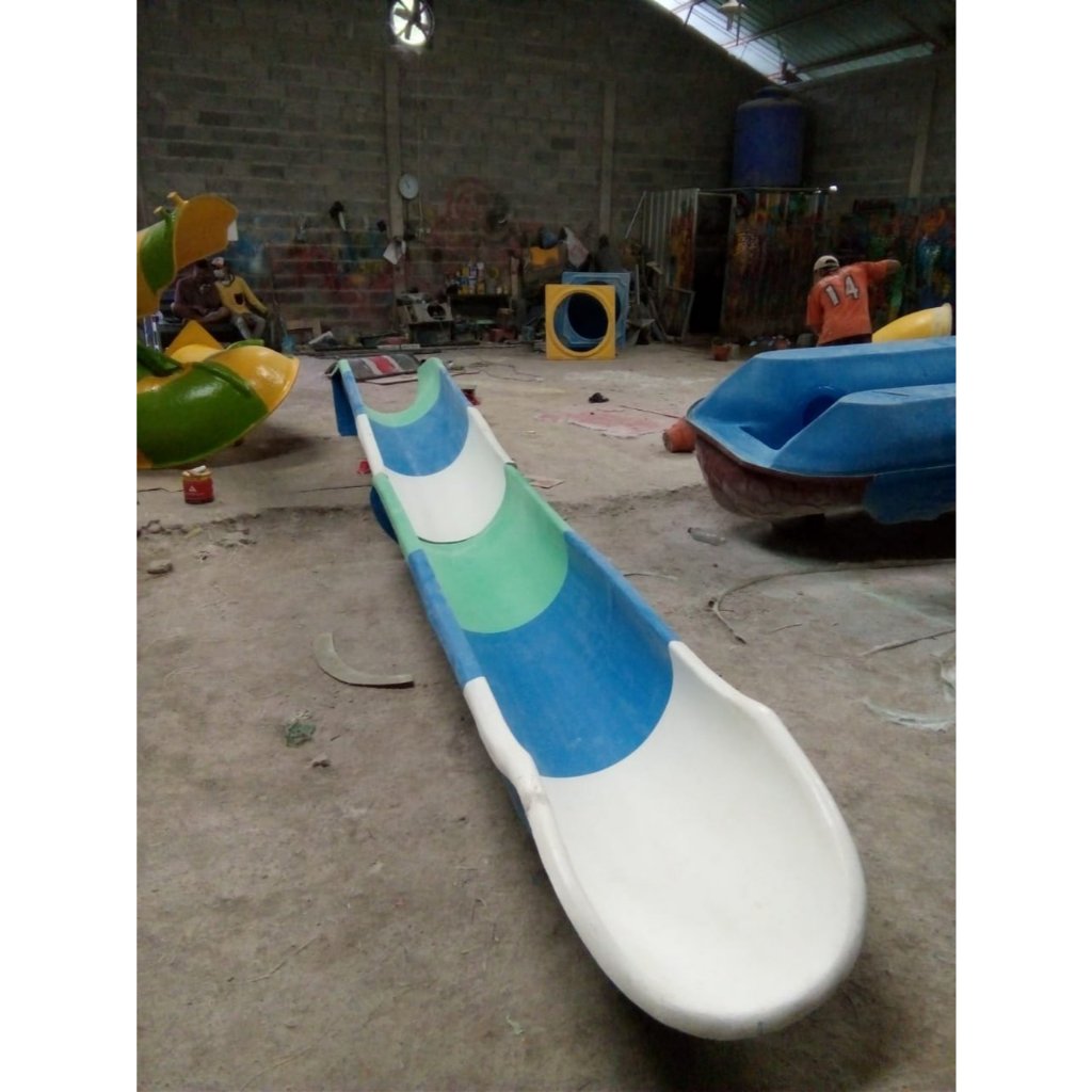 Seluncuran Perosotan Fiber Anak Water Slide