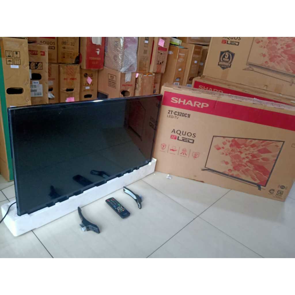 TV LED SHARP 32IN DIGITAL TV KONDISI MUWLUS 95% SEPERTI BARU 4561