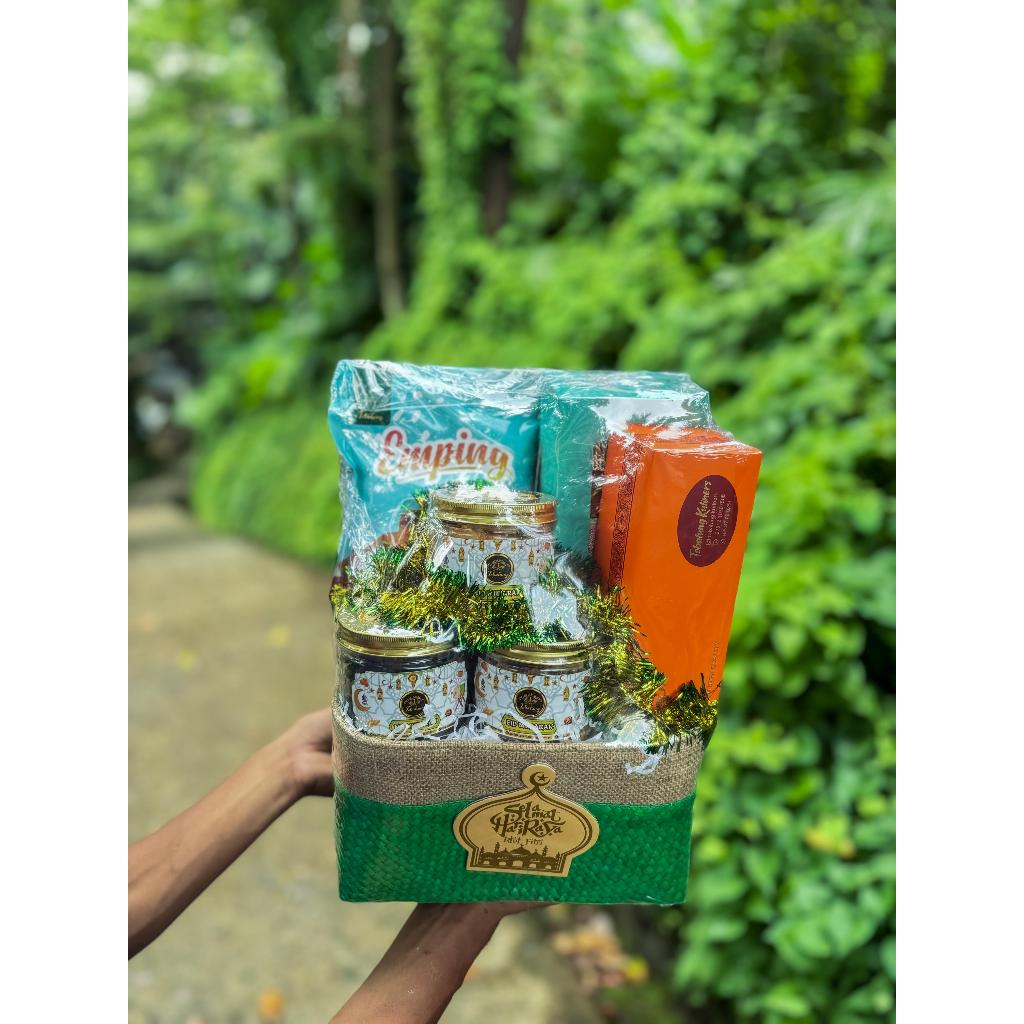 

Hampers Lebaran Lapis Legit, Cookies, Keramik, Sajadah