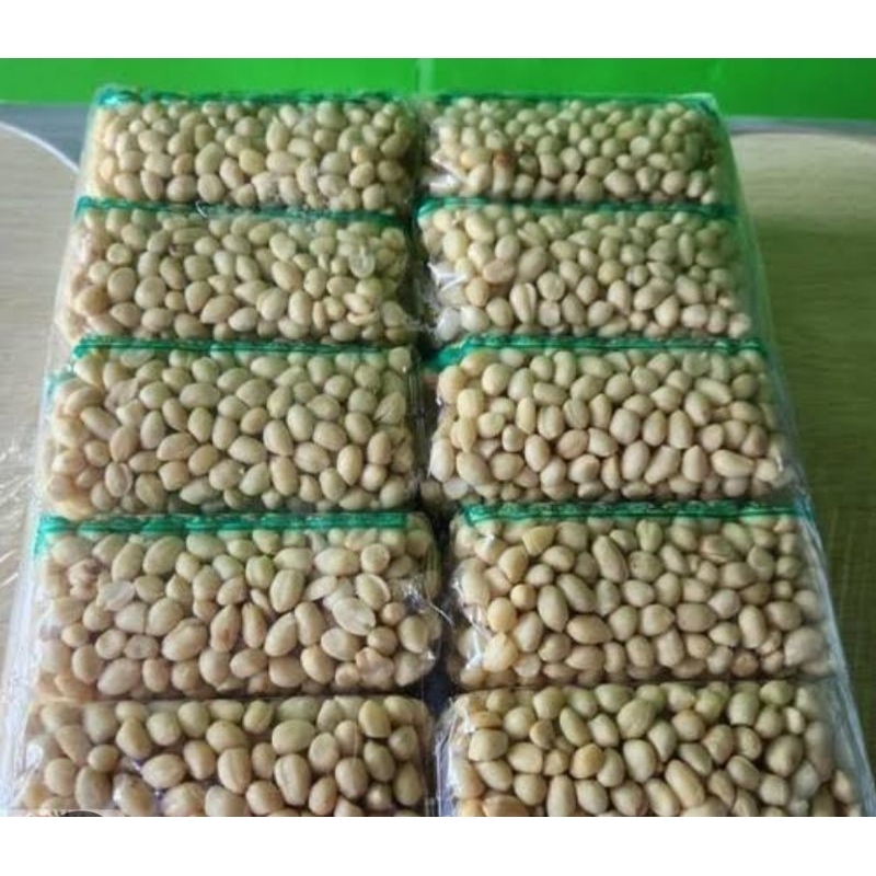 

kacang kupas 350gram