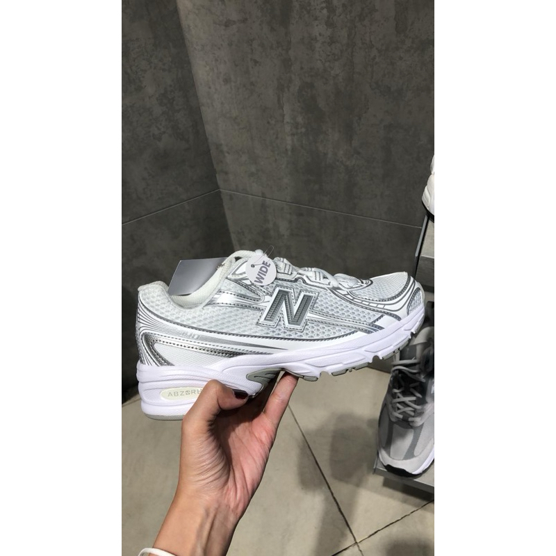 Sneakers Second Random
