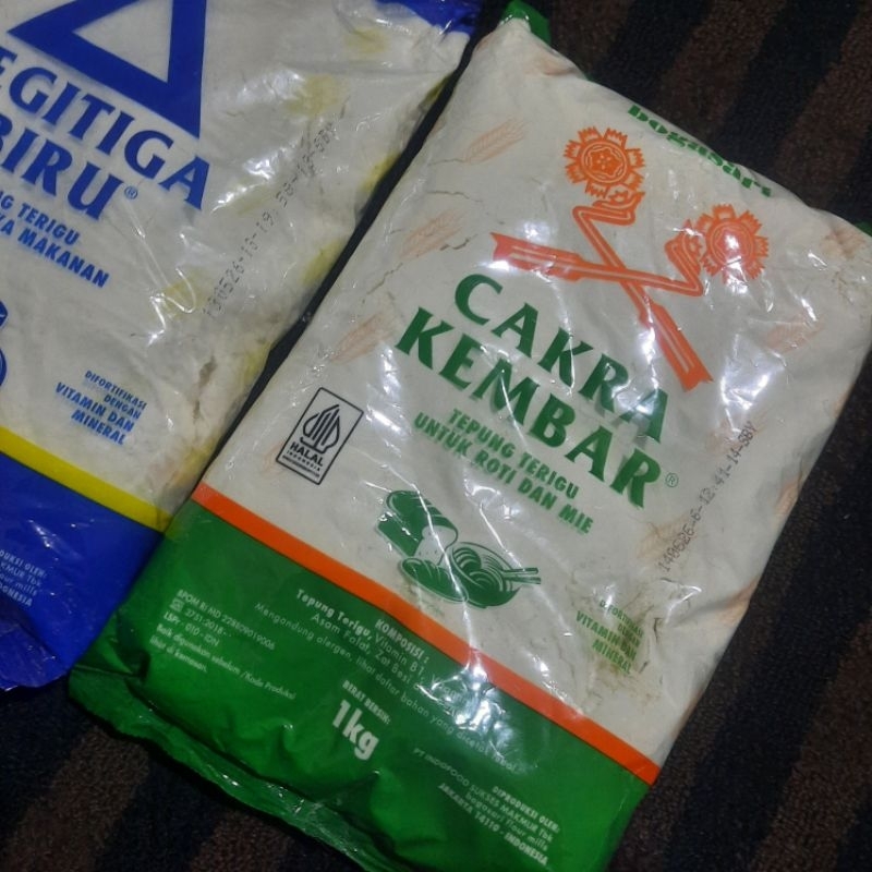 

Tepung Terigu CAKRA KEMBAR 1 Kg