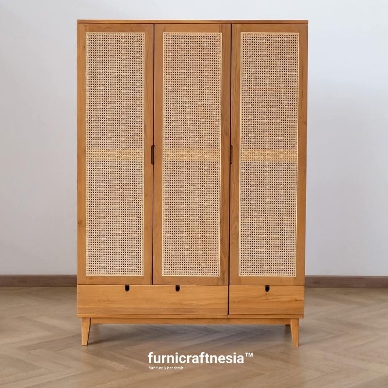 Lemari Pakaian 3 Pintu Kayu Jati Mix Rattan Tinggi 2 Meter