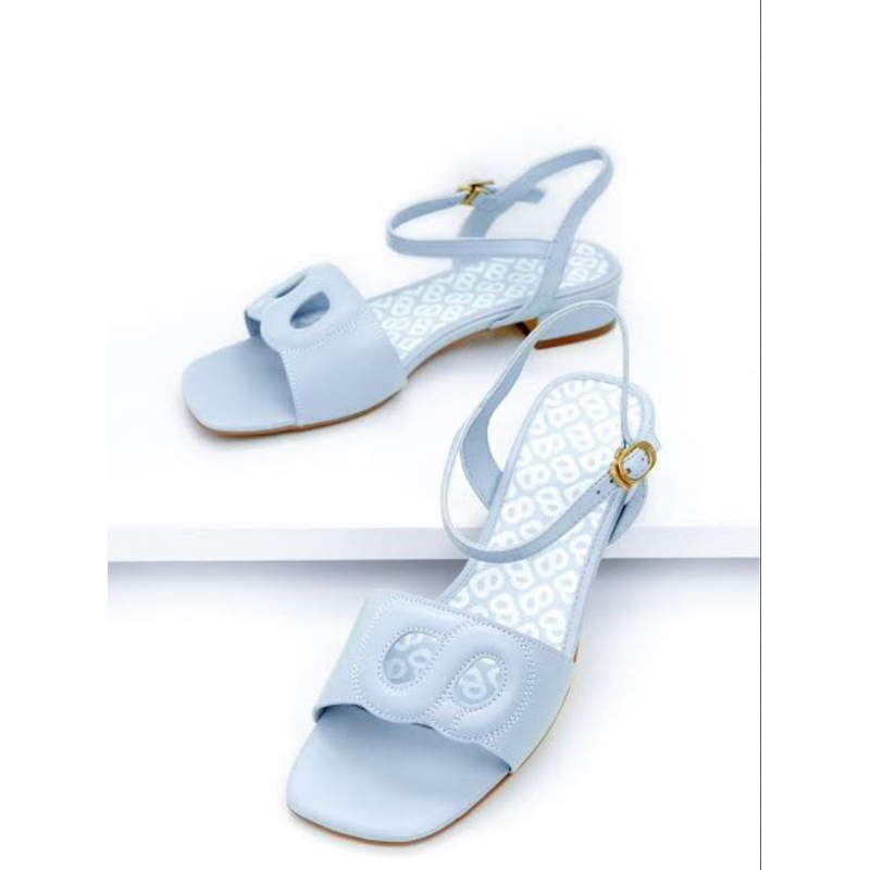 Preloved Nina Sandal Buttonscarves warna Blue size 39