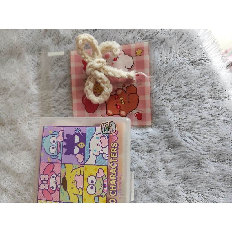 

Extra packaging + freebiez