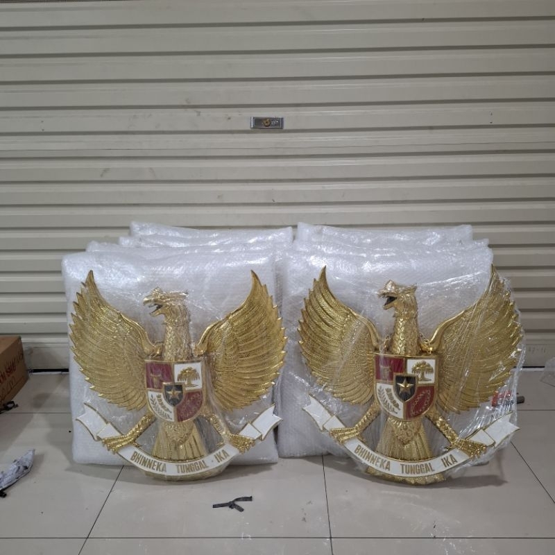 

Patung garuda kuningan ukuran 60cm Via pengiriman luar kota ready stock