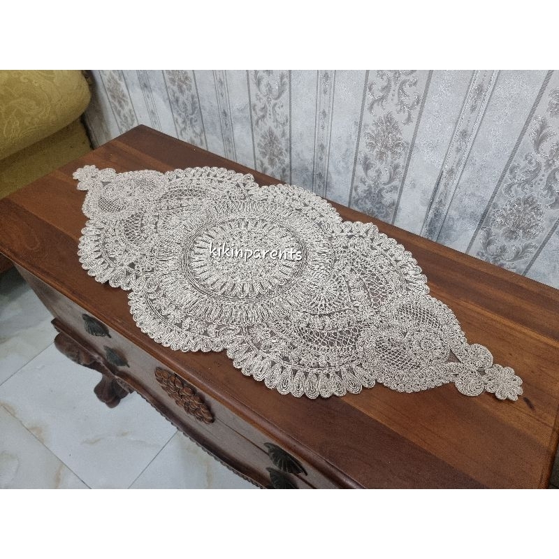 Taplak meja tamu oval