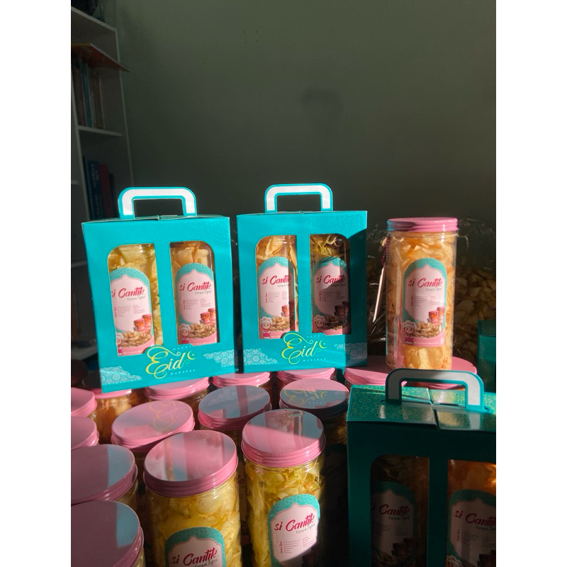 

Hampers Lebaran Keripik Si Cantik BOX bungas