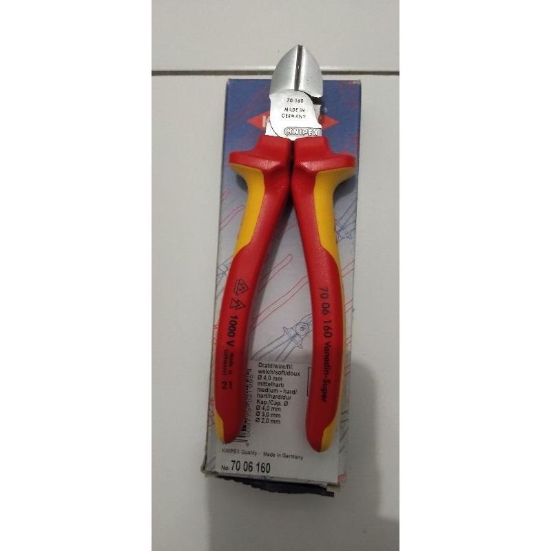 Tang potong Knipex untuk high voltage