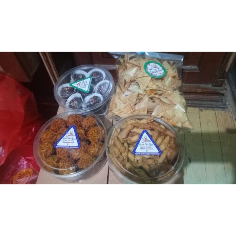 

kue. lebaran 120 rb dapat 4 toples