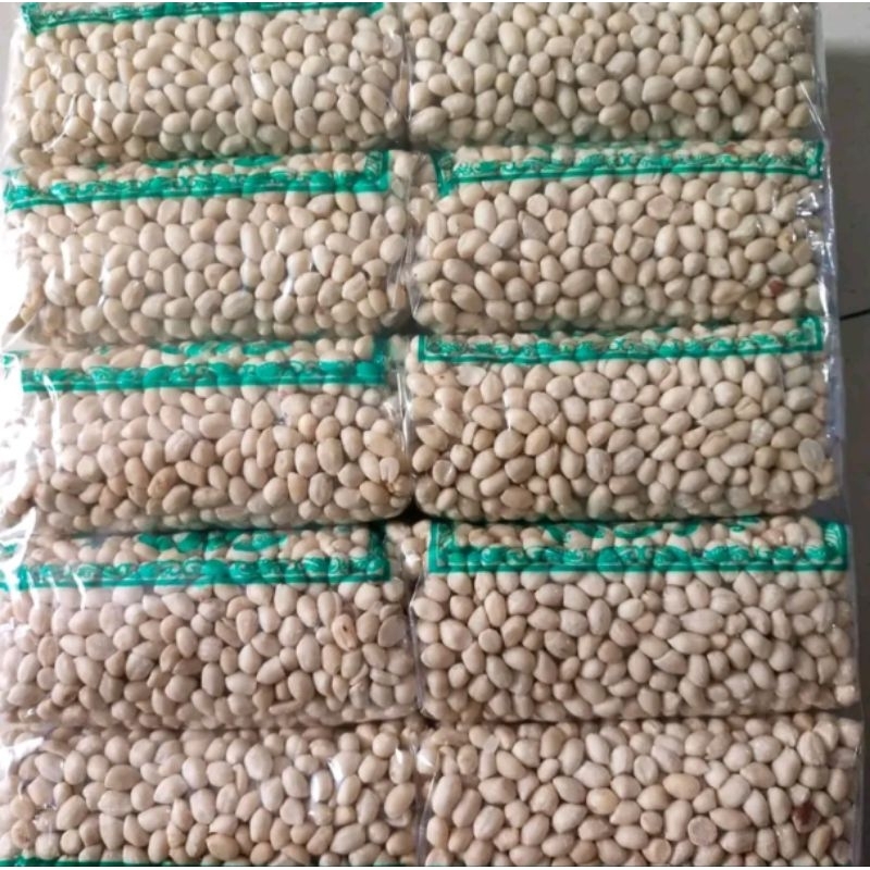 

10 Bungkus kacang kupas khas Tuban Khas Lebaran kemasan 250 Gram Kualitas Premium Ukuran 25/29