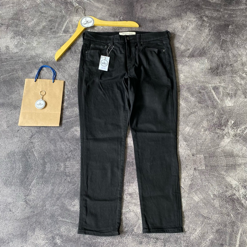 CELANA GAP 1969 (kode c818)