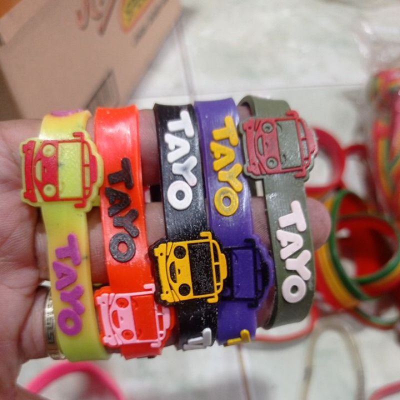gelang karet warna warni tayo