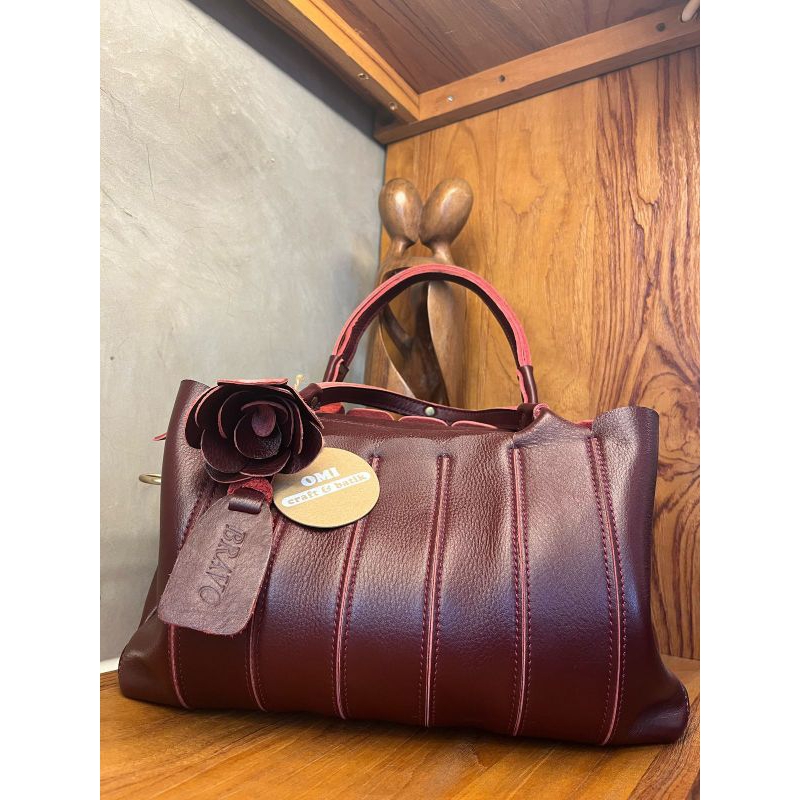 tas kulit maroon