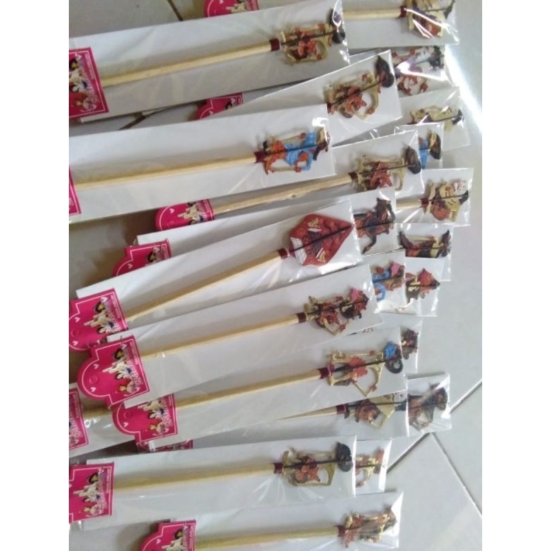 

souvenir pensil wayang viral