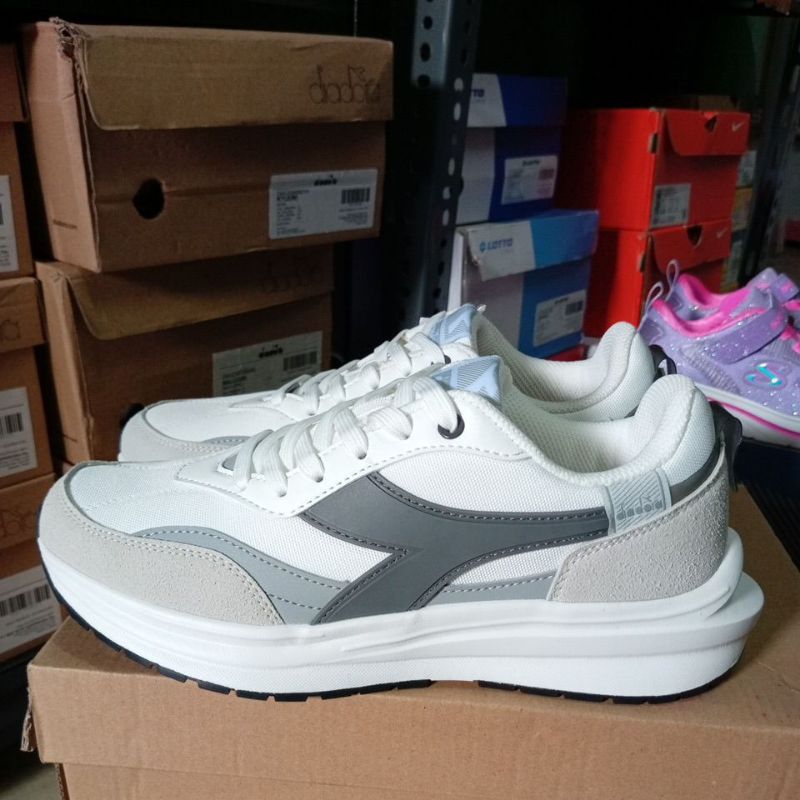 Sepatu Sneaker's kasual Diadora Kanaka Beige/DK Grey men casual shoes original store