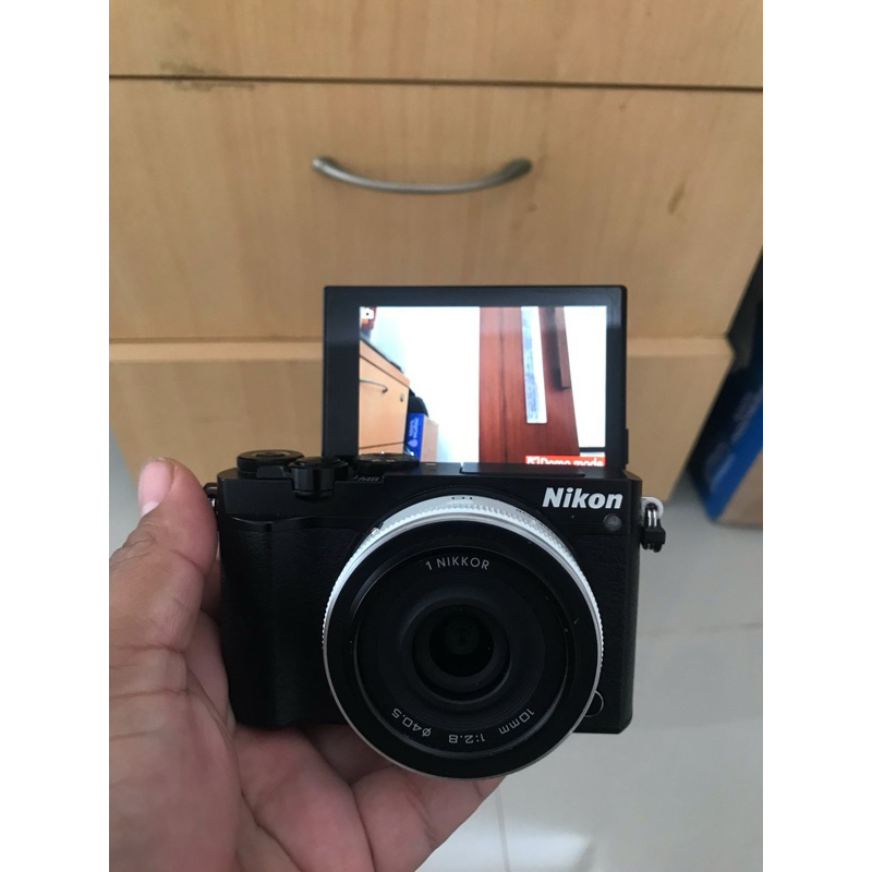 Mirrorless Nikon 1 J5