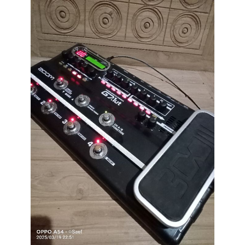 Efek Gitar Zoom G7.1ut Layar Hijau