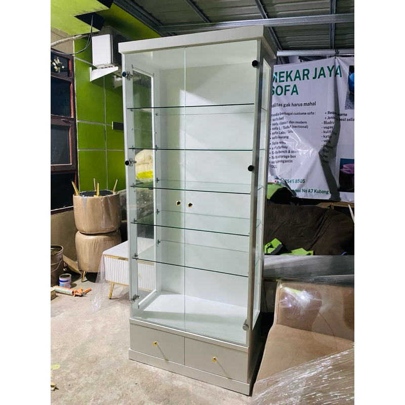 lemari hias kaca pekanbaru