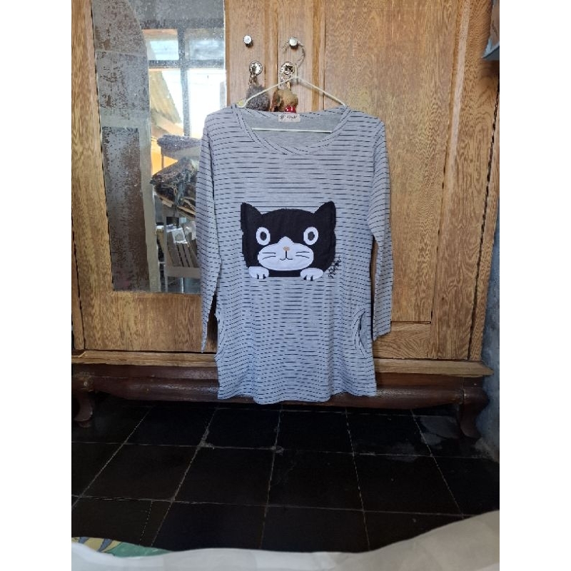 Preloved kaos lengan panjang merek nevada