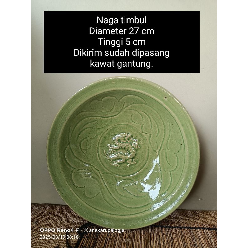 Piring keramik lukis hijau celadon saladon motif naga timbul untuk dekorasi hiasan dinding