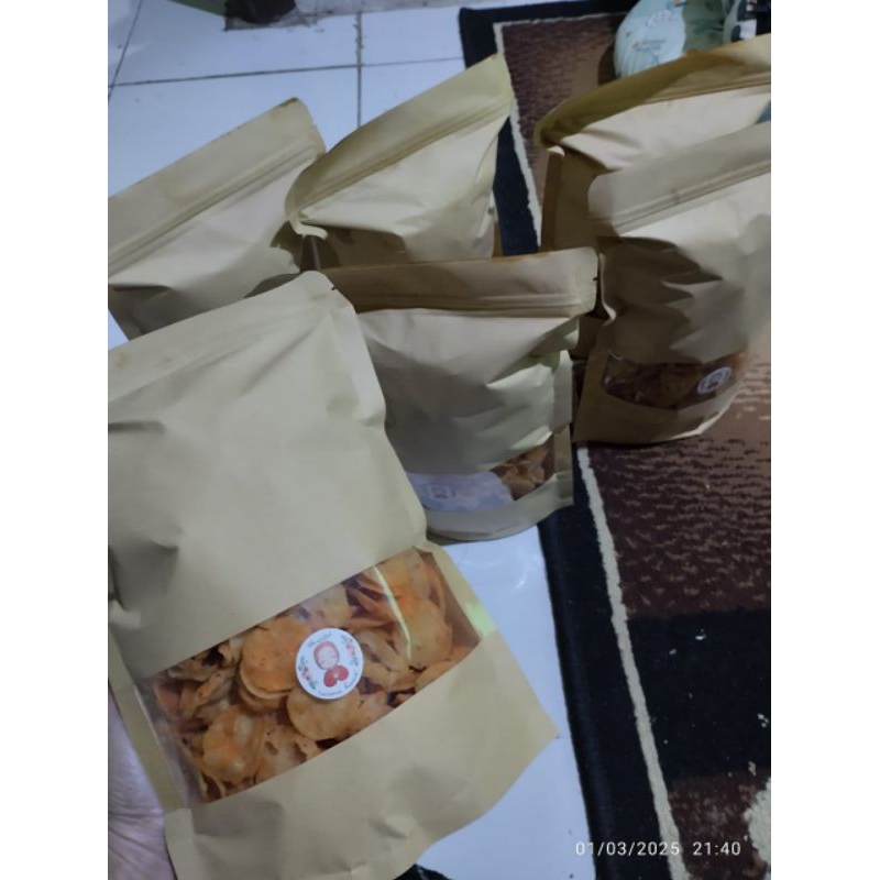 

KERIPIK Mie Cemilan | Pedas/Ori/Jagung Bakar/Balado/Keju