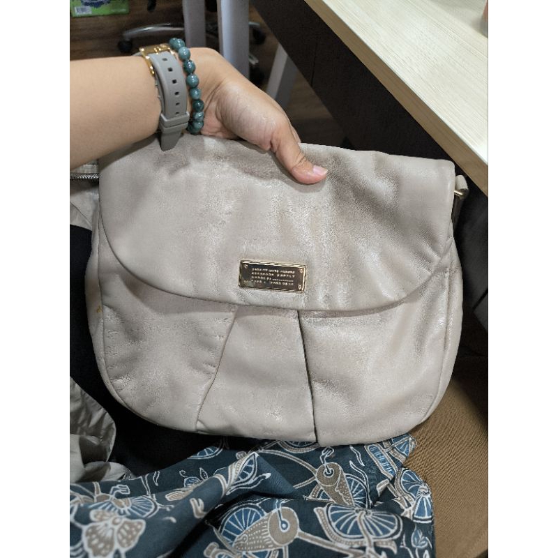 marc jacobs sling bag preloved ori