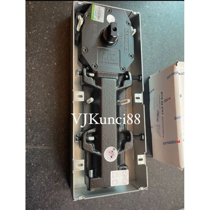 Floor Hinge Dorma BTS 65 ( Engsel Tanam)