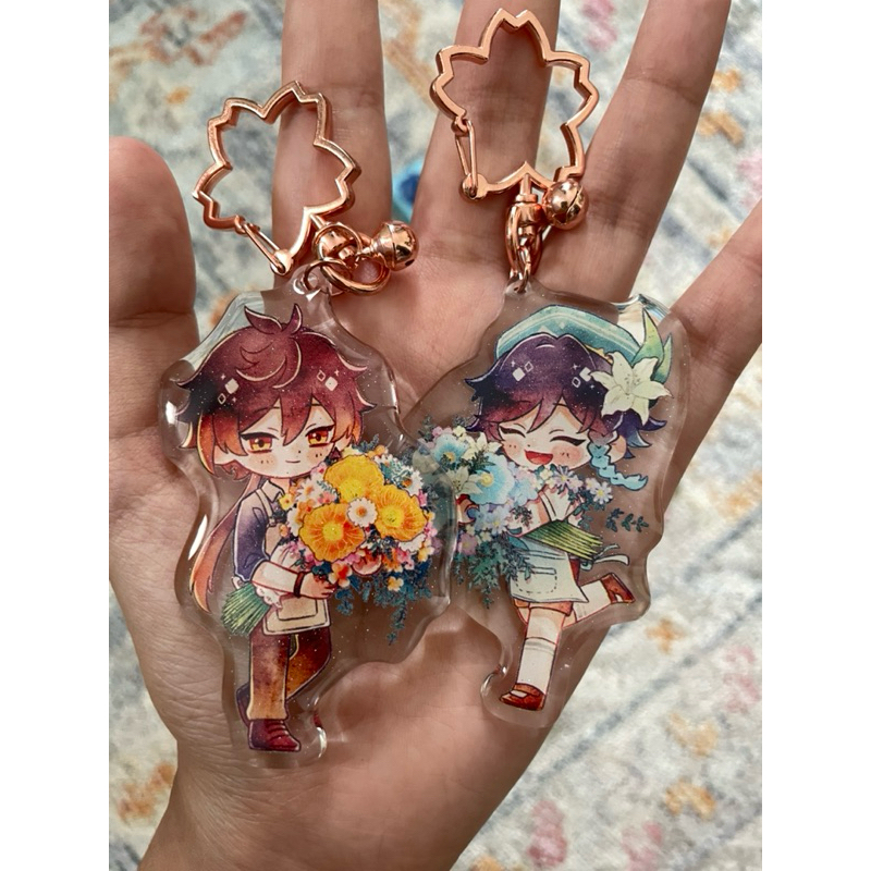 [Preloved fanmade] genshin impact zhongli venti glitter epoxy keychain by fejufej