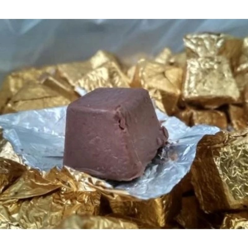 

Cokelat piramid mix silverqueen isi mede 500gr isi 65pcs