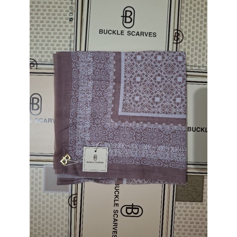BUCKLE BOX SCARVES