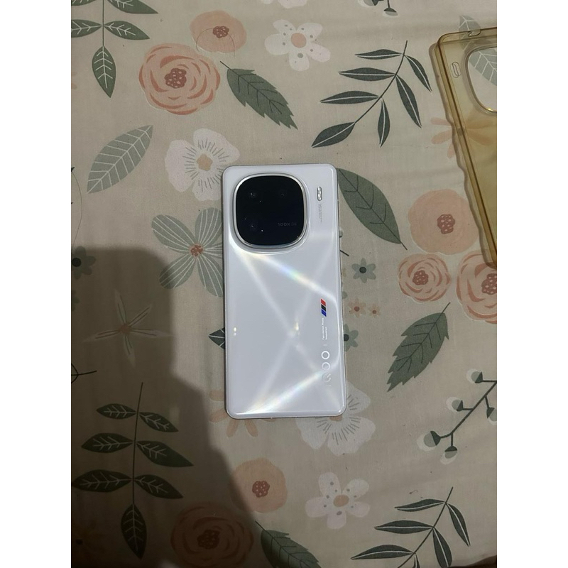 IQOO 12 legend bmw series 16/512gb android 15