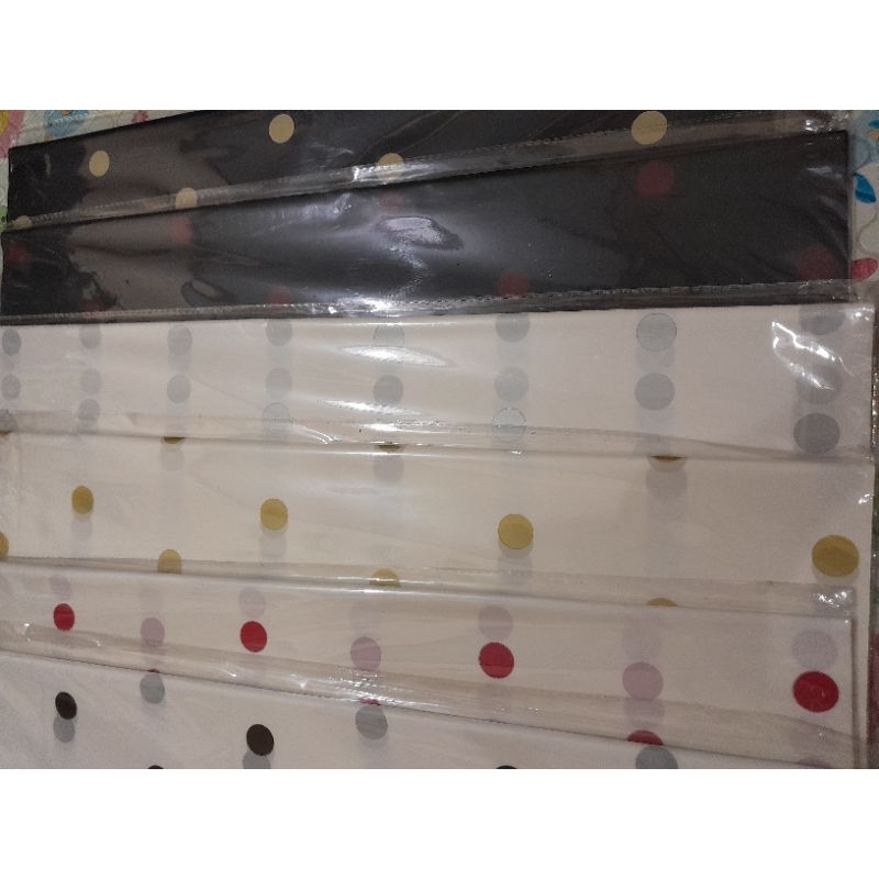 

isi 5 Lembar kertas buket polkadot