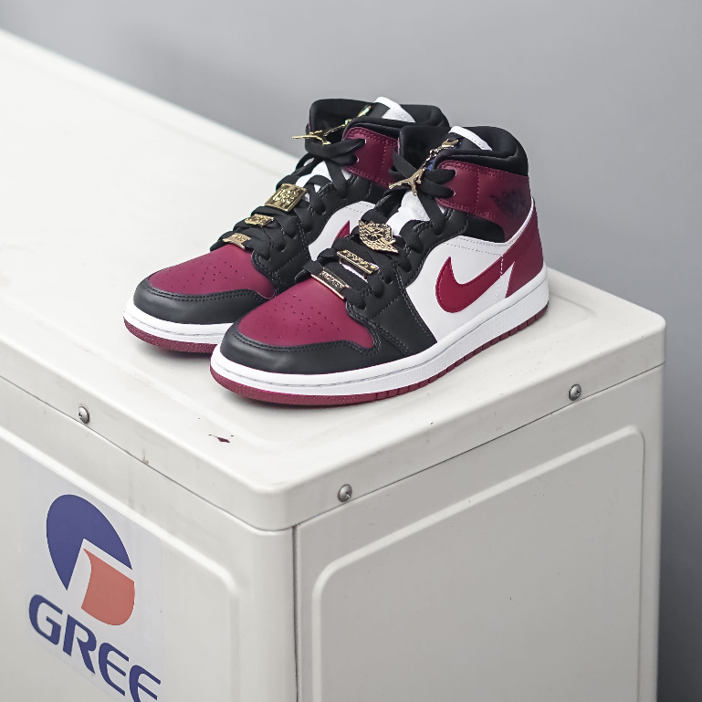 Air Jordan 1 Mid Beetroot (W)