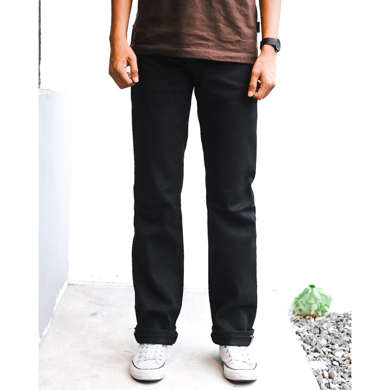 PUMAS BLACK - SLIM STRAIGHT