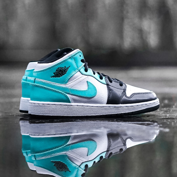 Air Jordan 1 Mid Igloo (GS)