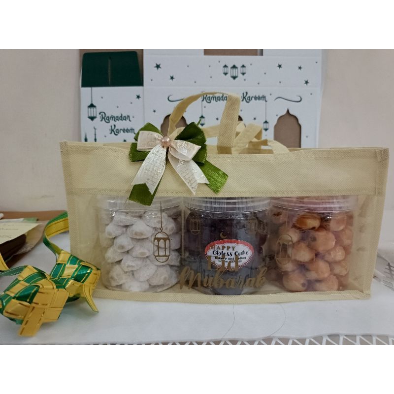 

Hampers Lebaran Idul Fitri 3 toples