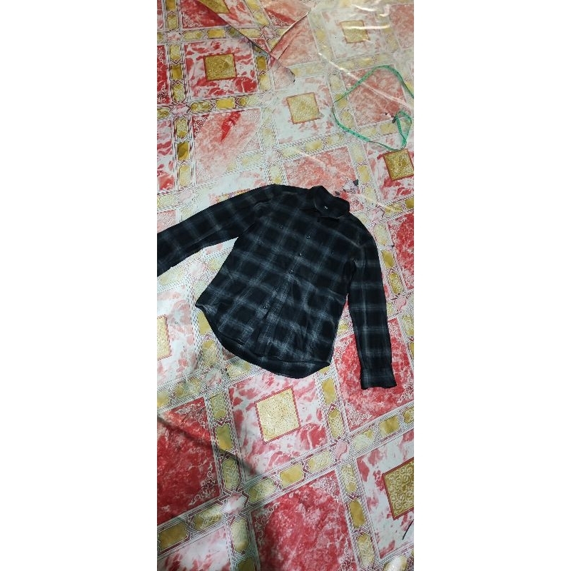 kemeja veterano uniqlo