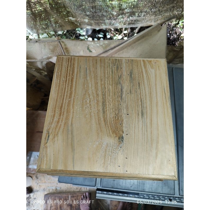 toping itama  bahan kayu pinus tebal ± 1cm
