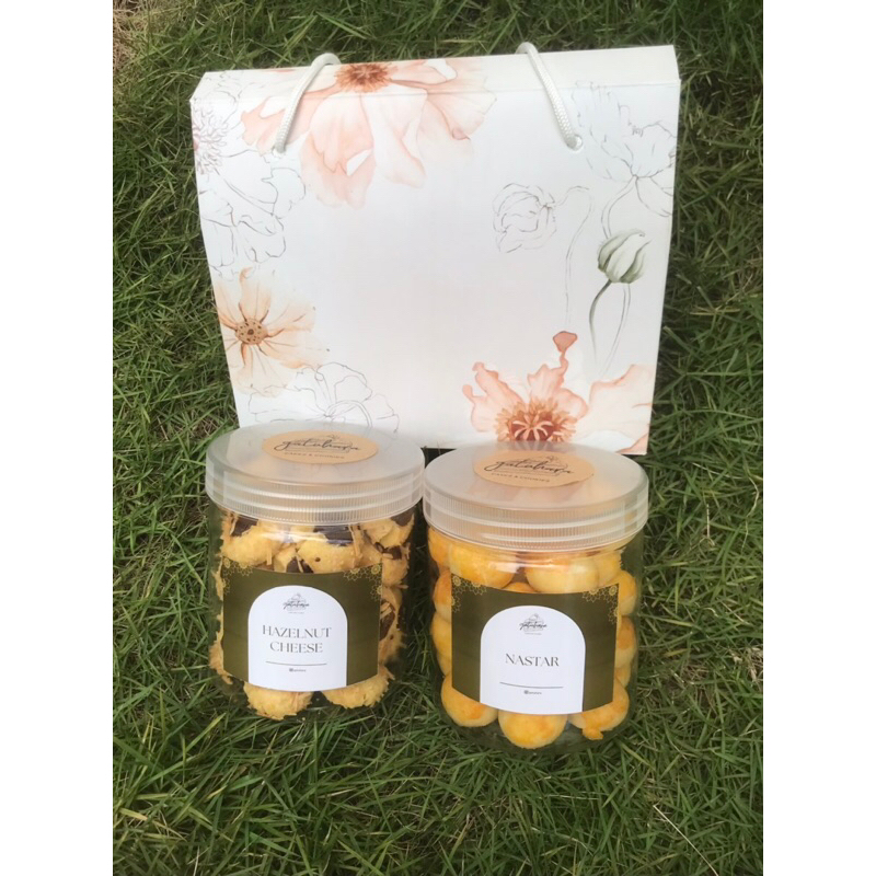 

PAKET SUPER MURAH HAMPERS KUE KERING WISUDA DAN ULANG TAHUN