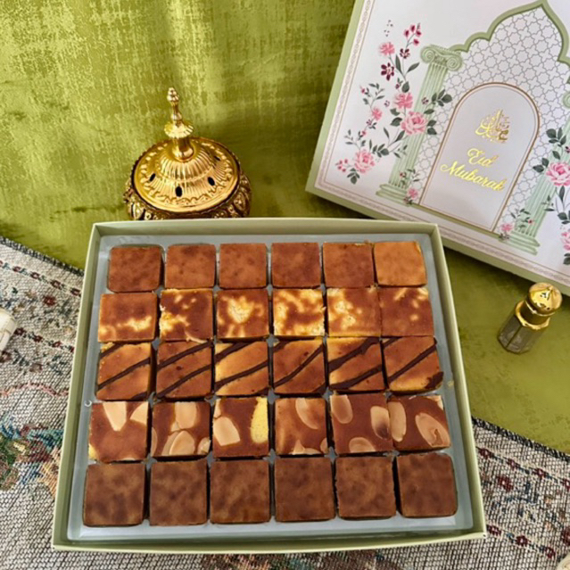 

Hampers Idul Fitri Lapis Legit Bite Premium isi 30 bite, 5 Varian rasa