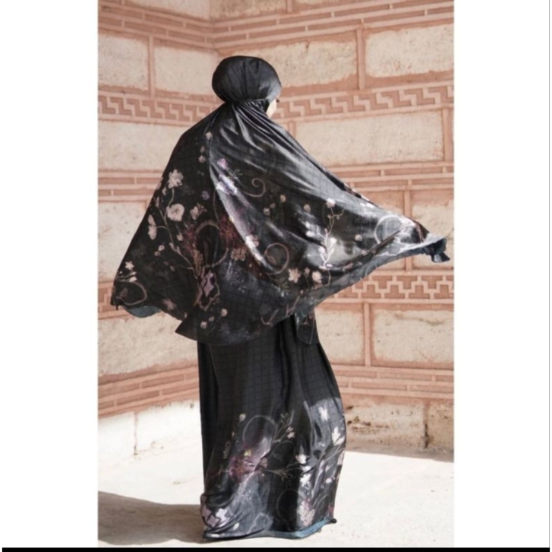 Buttonscarves Prayer Robe Sofya in Charcoal baru dan siap kirimButtonscarves beauty mukena