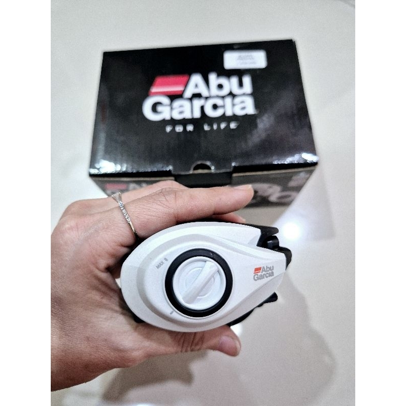 REEL BC ABU GARCIA MAX4PRO-L HANDLE KIRI (warna putih)