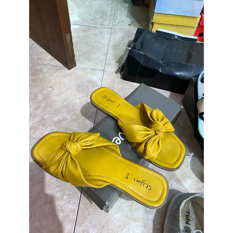 preloved sandal st yves pita kuning by dizzle