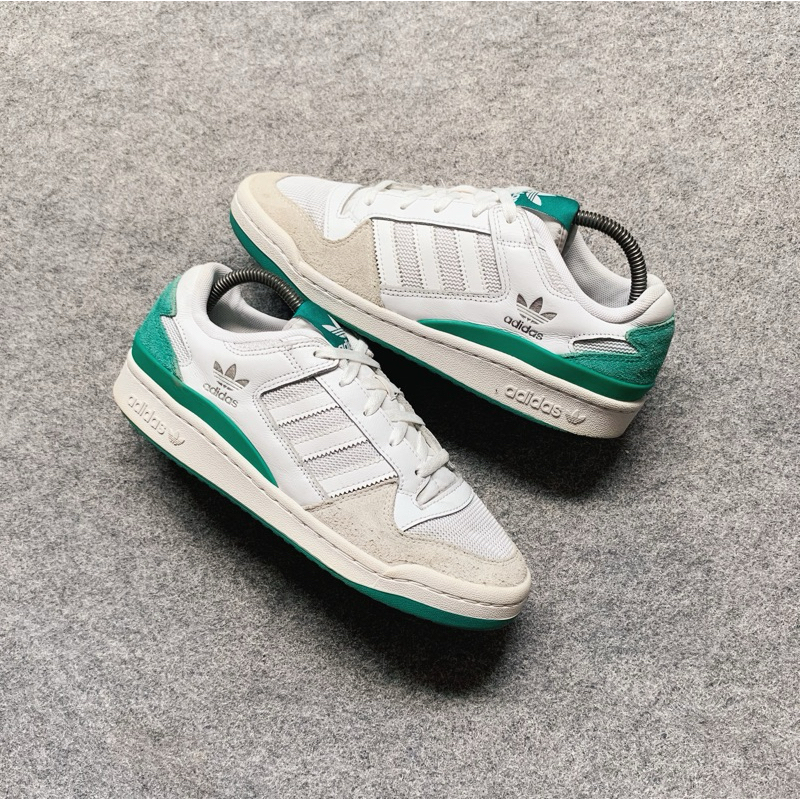 sepatu forum low classic white( Size 41 1/3 / 26 cm )