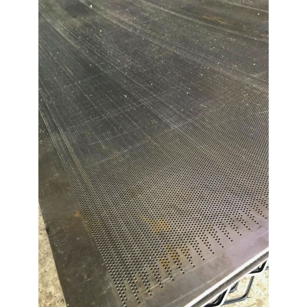 Plat Lubang Besi 0.8 mm x 1 M x 2 M lubang 0.8 mm Perforated Sheet