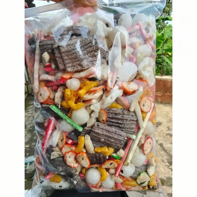 

Kerupuk Seblak Campur Mix Ekstra Daun Jeruk Pedas Original 250g